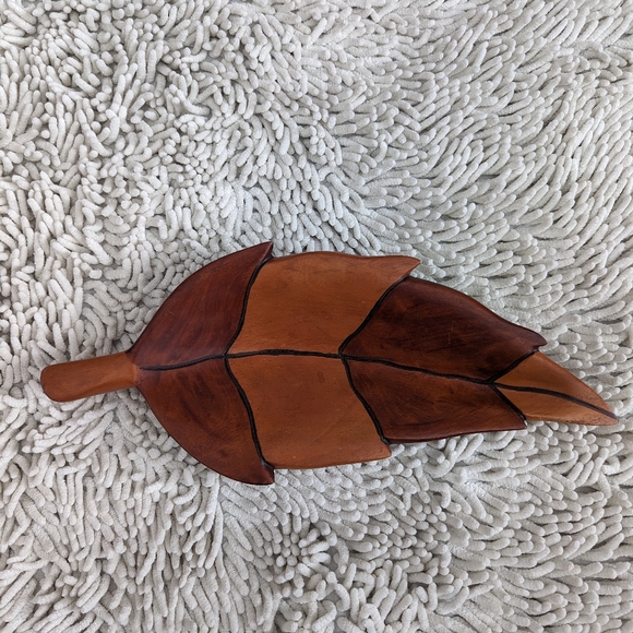 Unbranded brown wood leaf dish - Picture 3 of 4